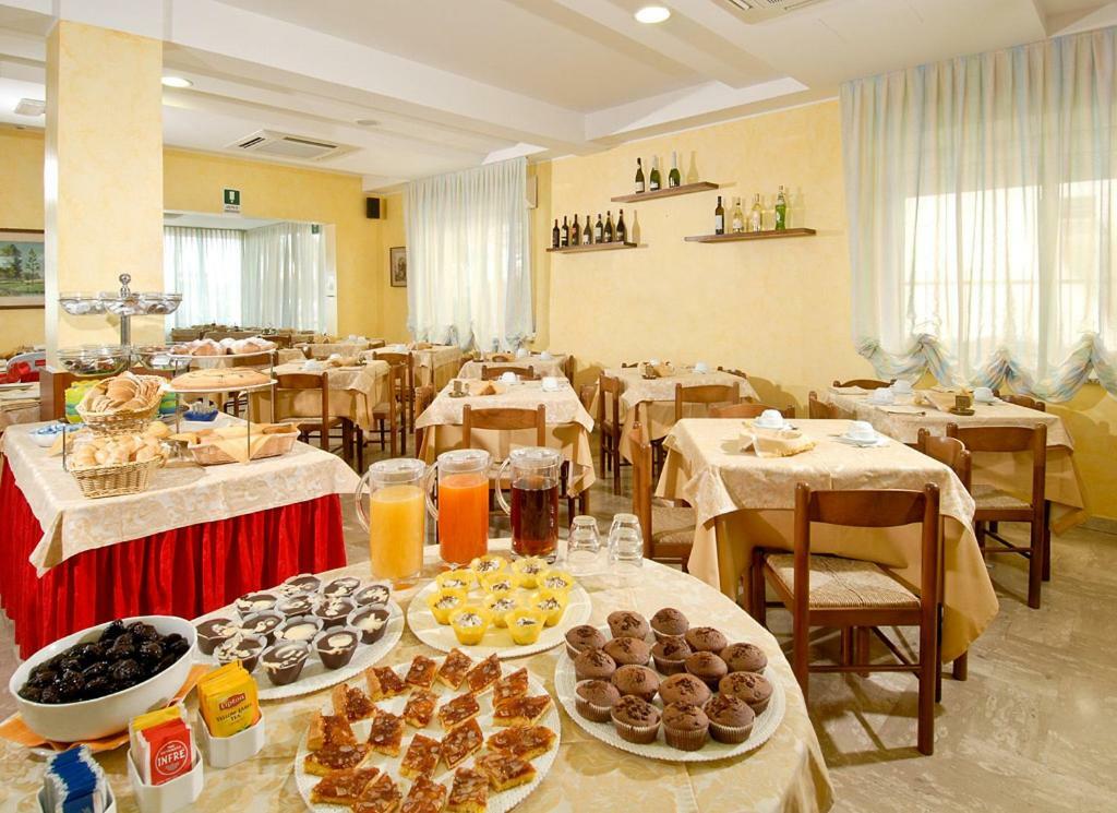 Hotel Alba Serena Misano Adriatico Exterior photo